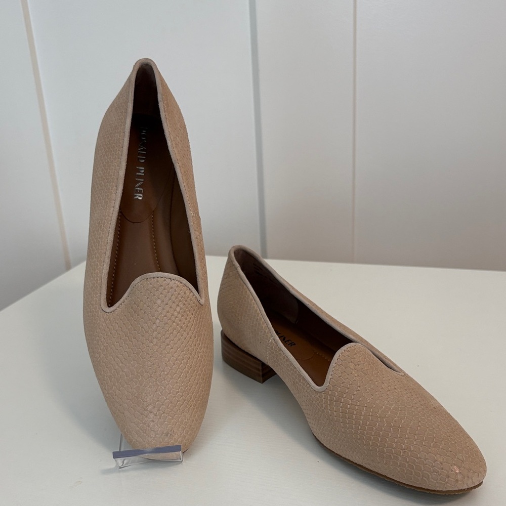 Donald J. Pliner Women's Beige Textured Loafers
